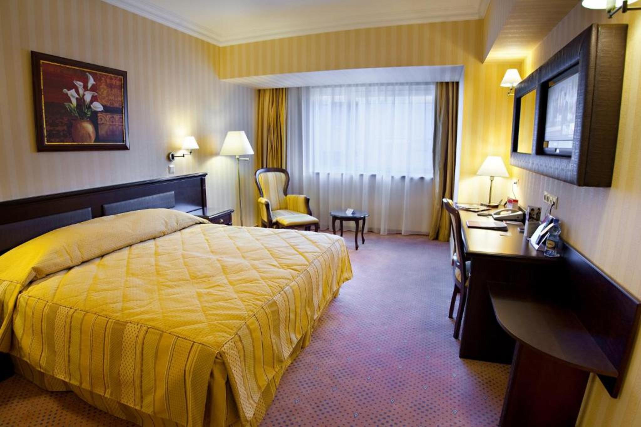 Ramada Hotel & Suites By Wyndham Bucharest North Bucareste Exterior foto