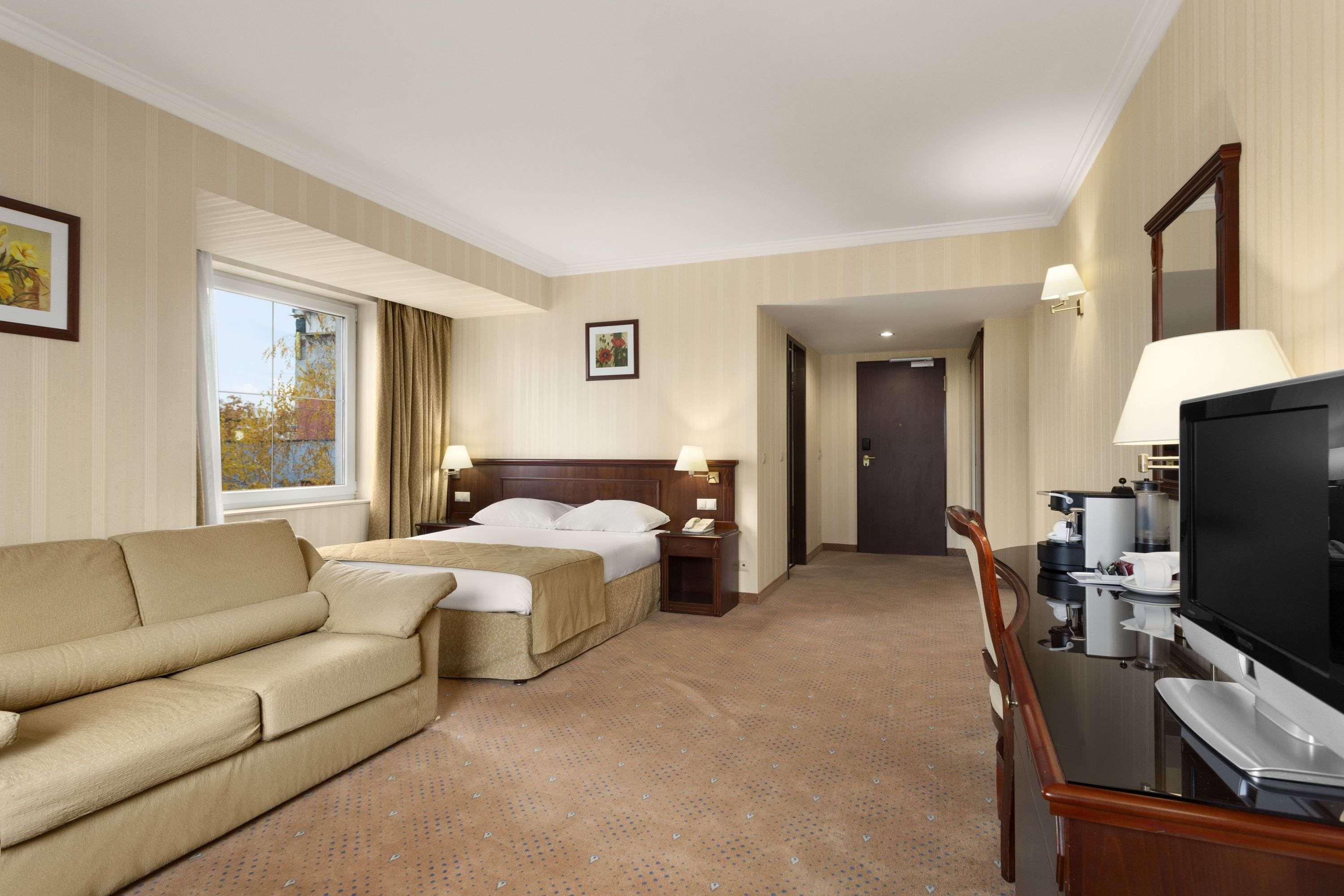 Ramada Hotel & Suites By Wyndham Bucharest North Bucareste Exterior foto