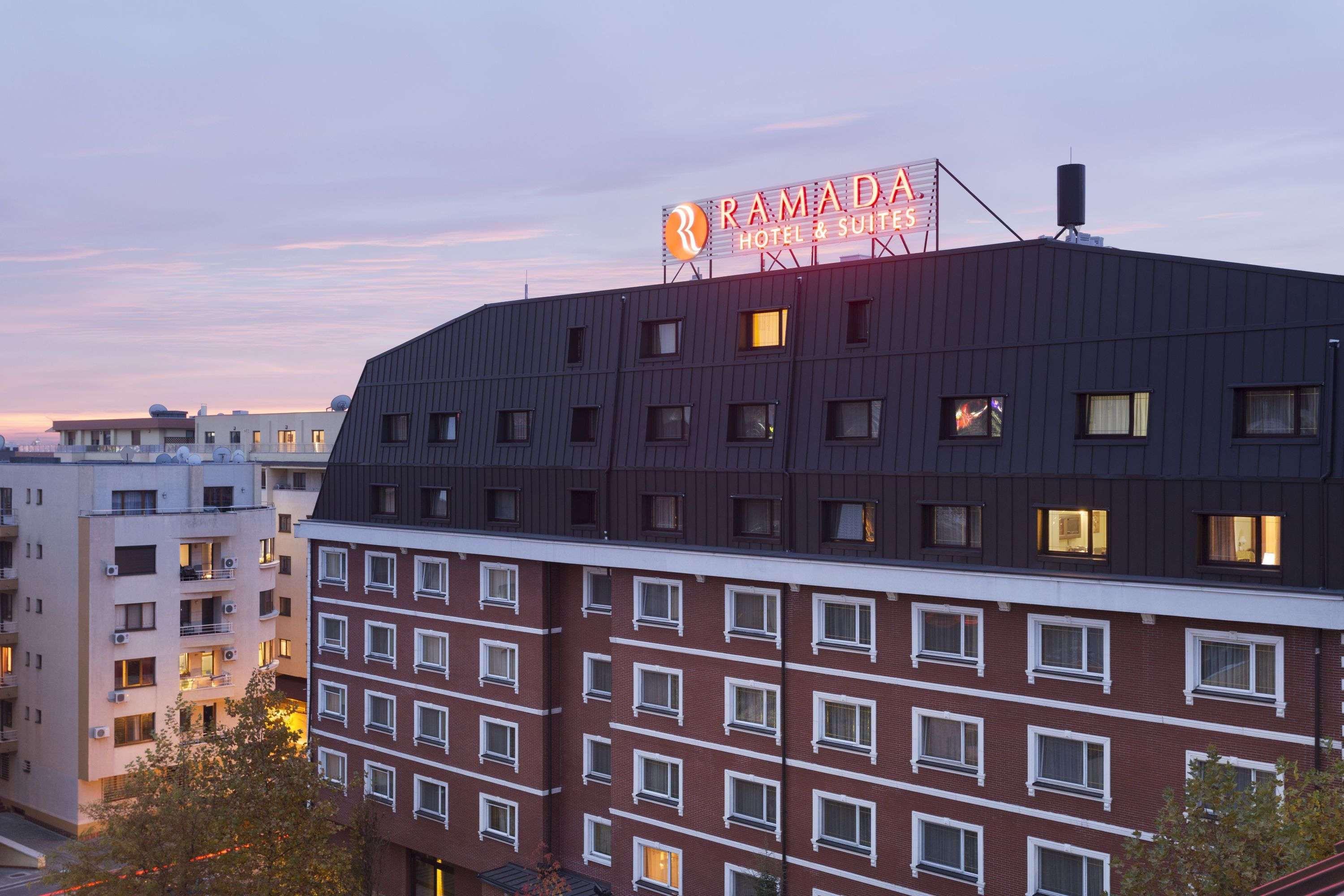 Ramada Hotel & Suites By Wyndham Bucharest North Bucareste Exterior foto