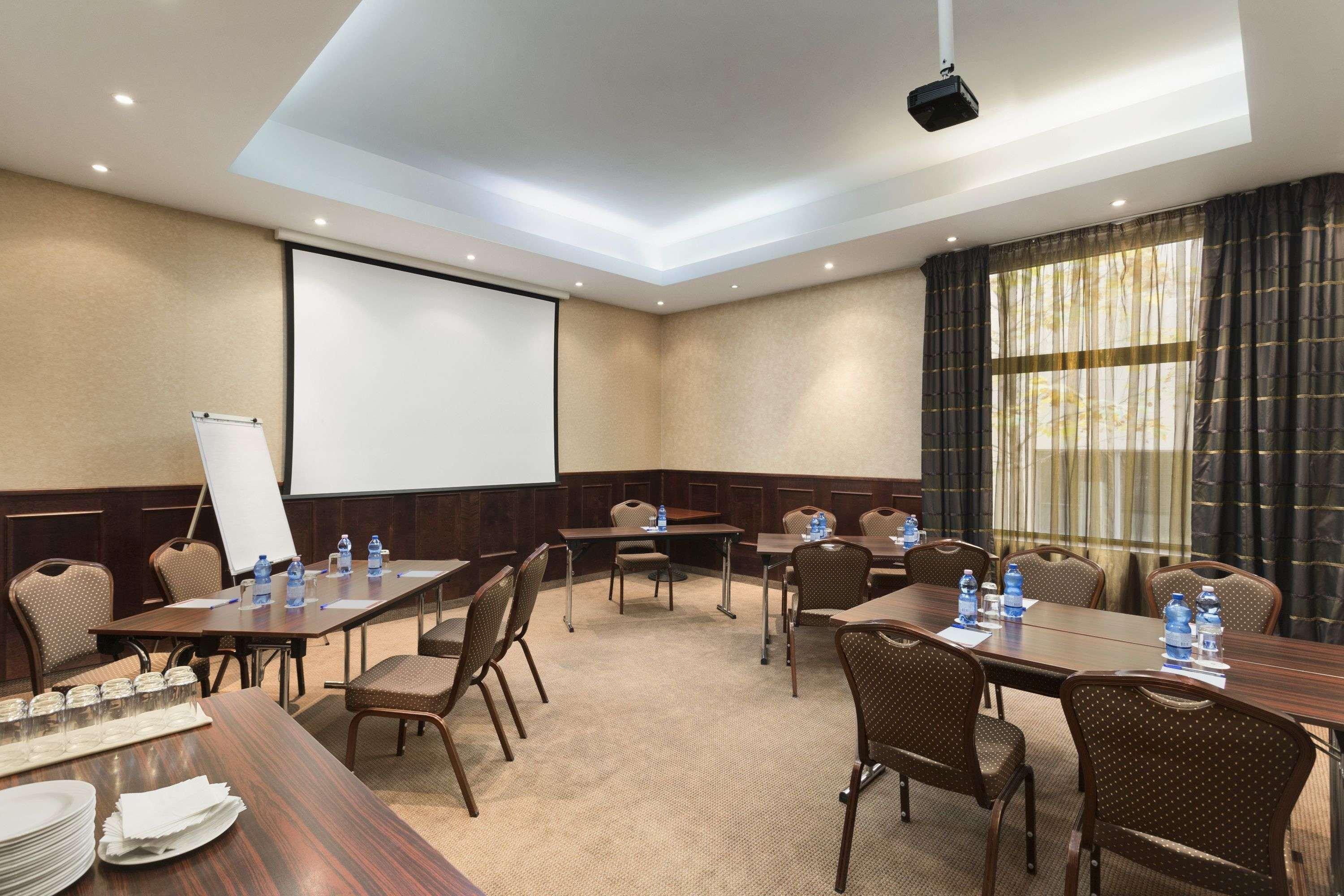 Ramada Hotel & Suites By Wyndham Bucharest North Bucareste Exterior foto