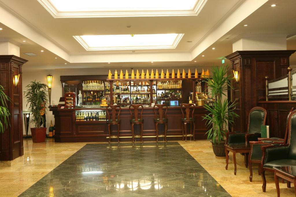 Ramada Hotel & Suites By Wyndham Bucharest North Bucareste Exterior foto