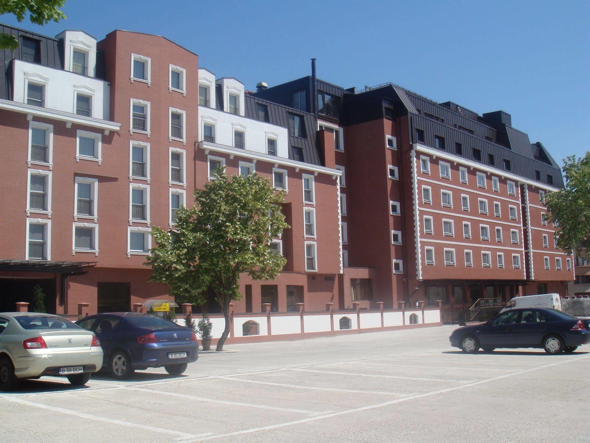 Ramada Hotel & Suites By Wyndham Bucharest North Bucareste Exterior foto