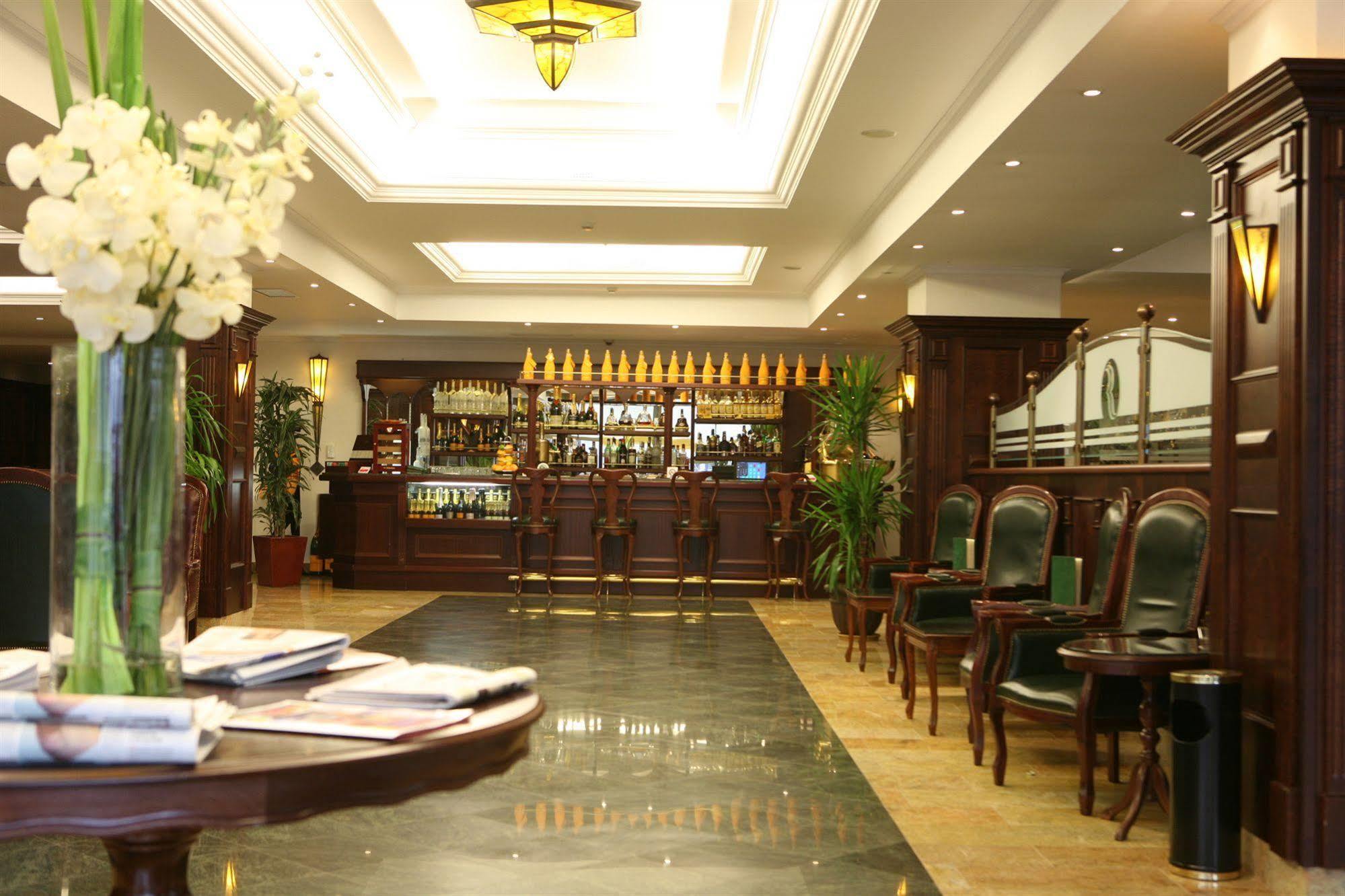 Ramada Hotel & Suites By Wyndham Bucharest North Bucareste Exterior foto